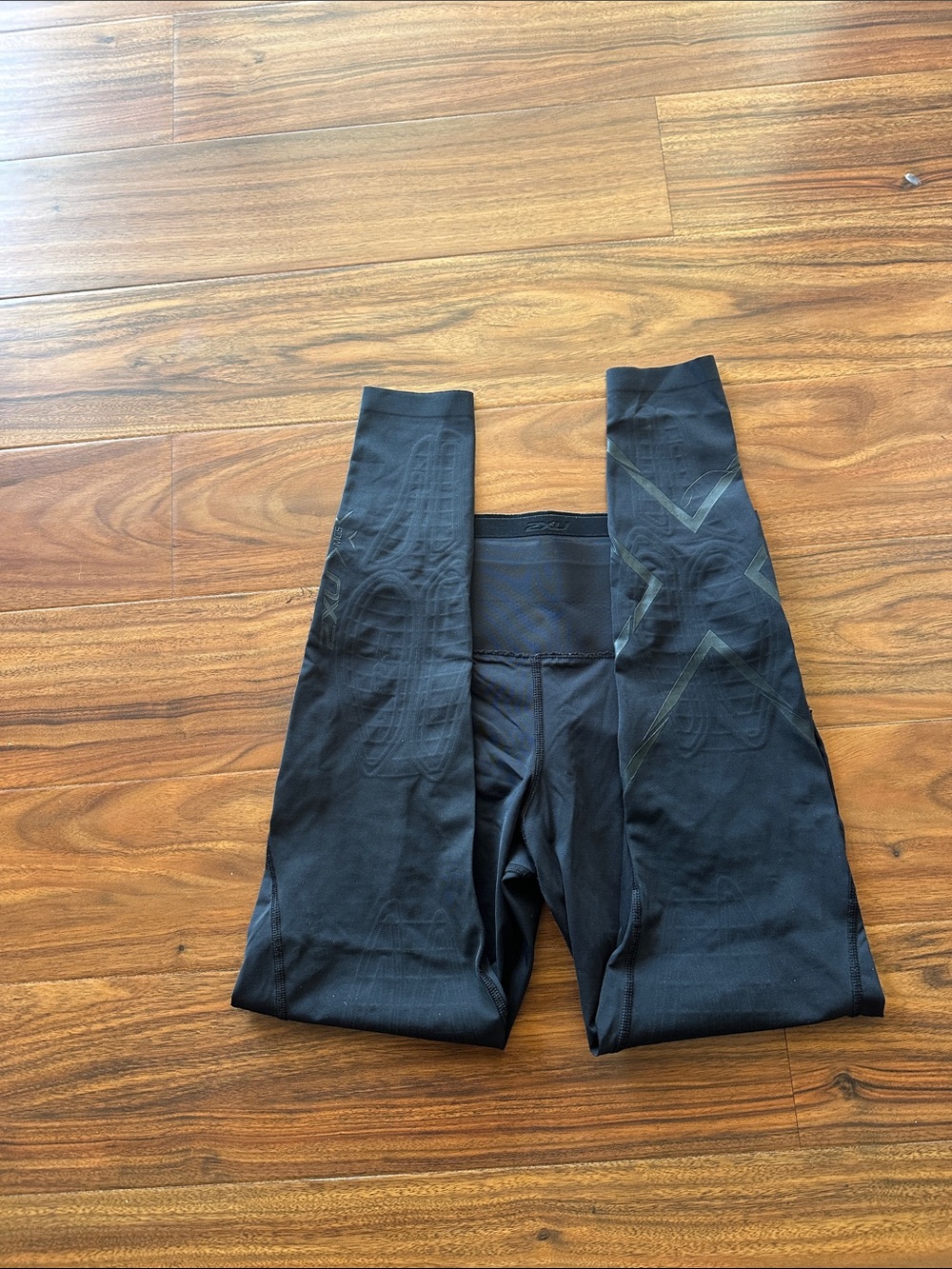 2XU Compression Tights - Picture 2 of 4